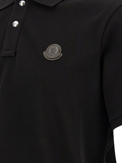 Polo Moncler en fourrure noir, design intemporel et moderne