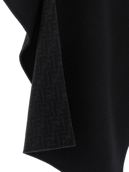 Abrigo Fendi Negro Elaborado En Pura Lana Virgen De Caída Natural