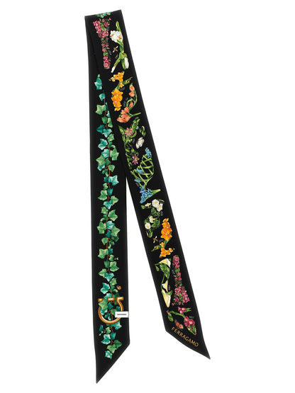 Foulard en Soie Ferragamo Imprimé Multicolore et Pointe Asymétrique