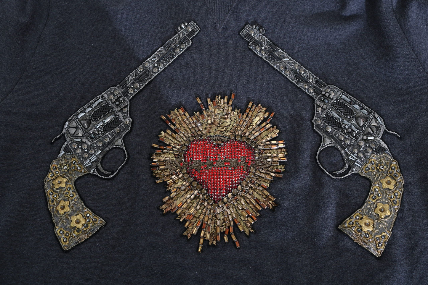 Sudadera con capucha gris y corazón de cristal rojo con pistola de Dolce & Gabbana