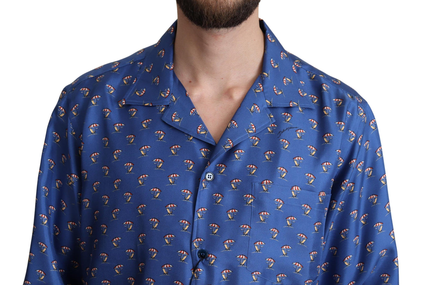 Camisa de seda con estampado de sombrilla y silla de playa azul de Dolce & Gabbana
