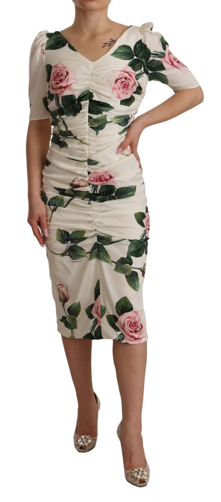 Vestido plisado de seda elástica con estampado de rosas blancas de Dolce & Gabbana