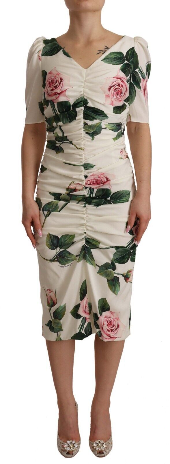 Vestido plisado de seda elástica con estampado de rosas blancas de Dolce & Gabbana