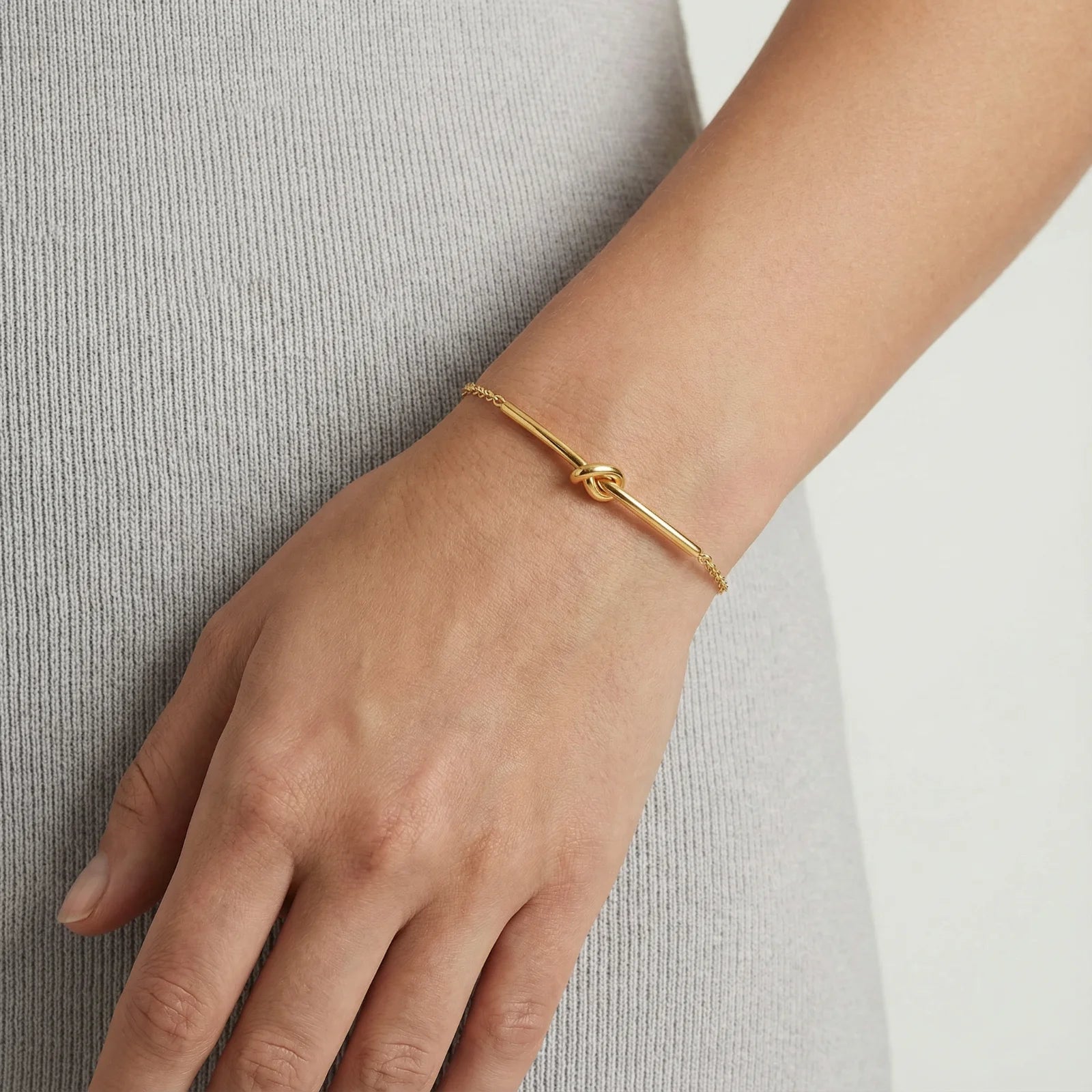 Pulsera de barra de nudo retorcido