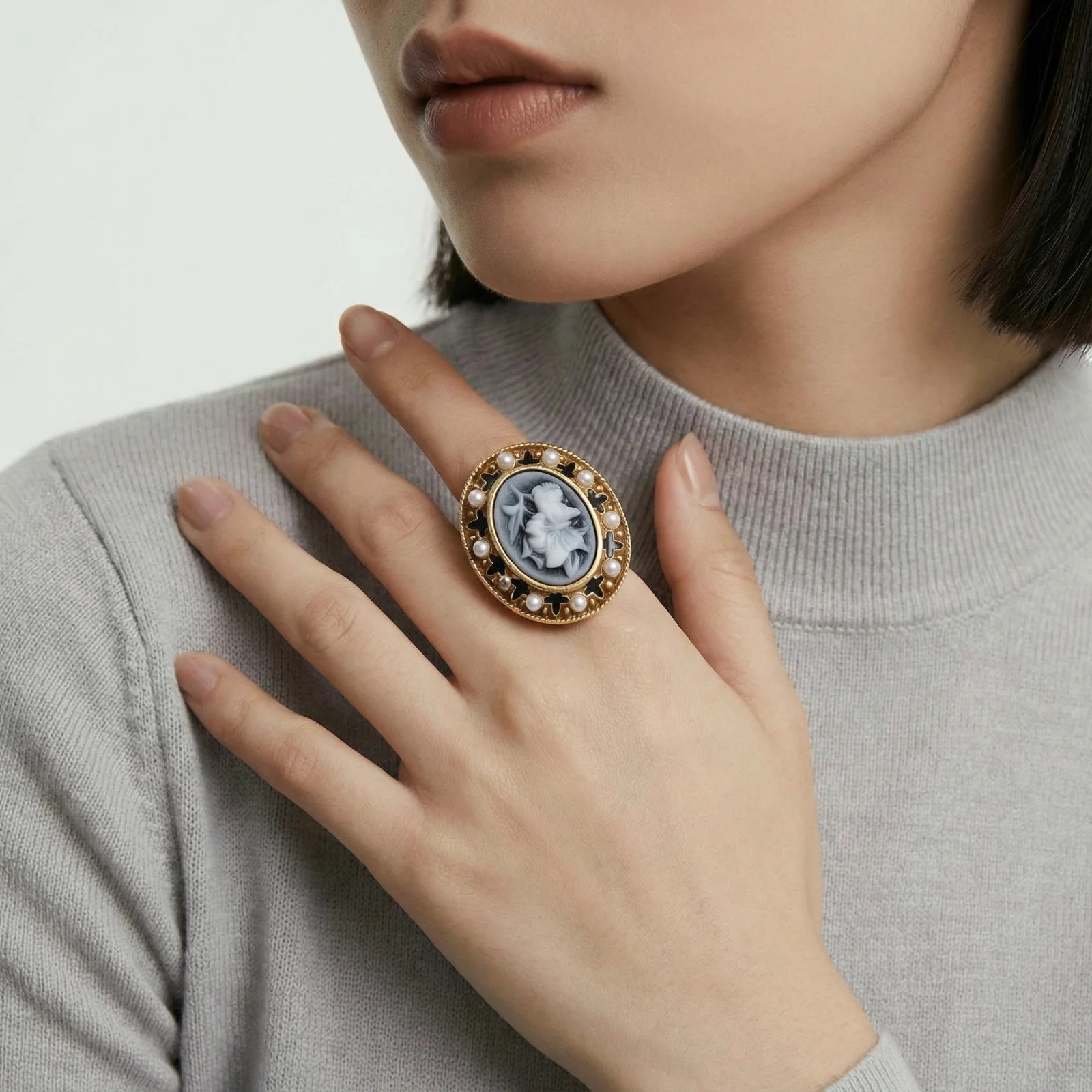 Anillo de camafeo de rosa victoriana