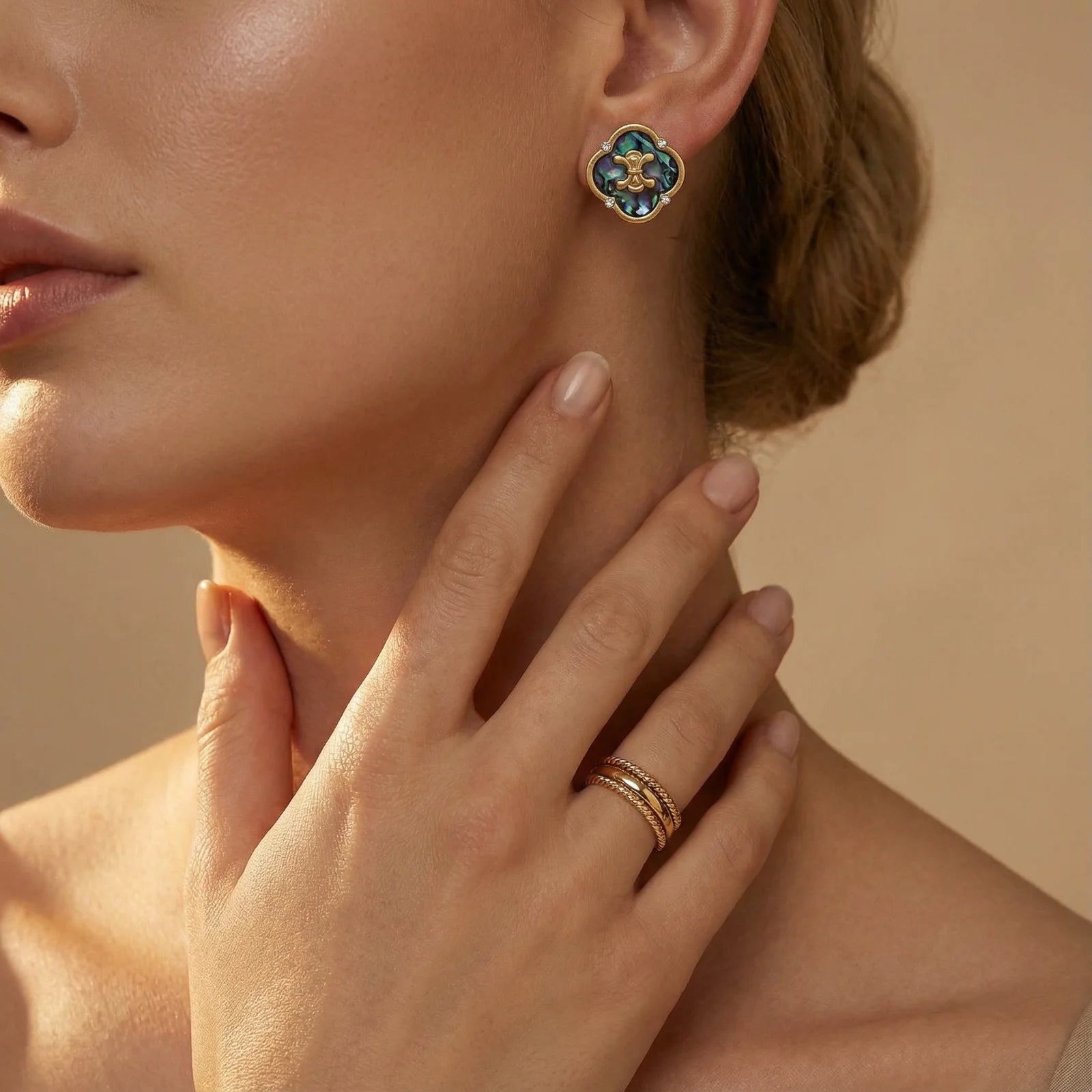 Pendientes de cuatro hojas Mystic Shell