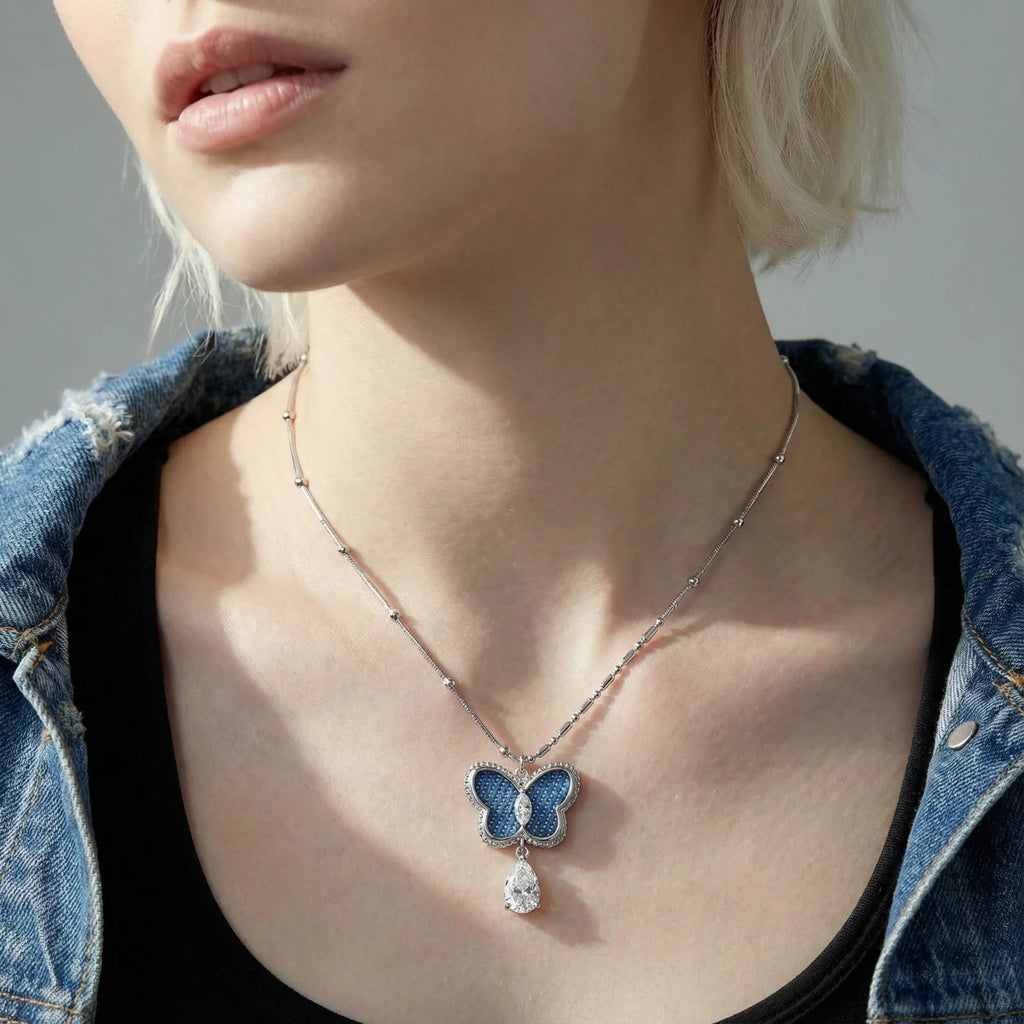 Collar de mariposa de ensueño azul
