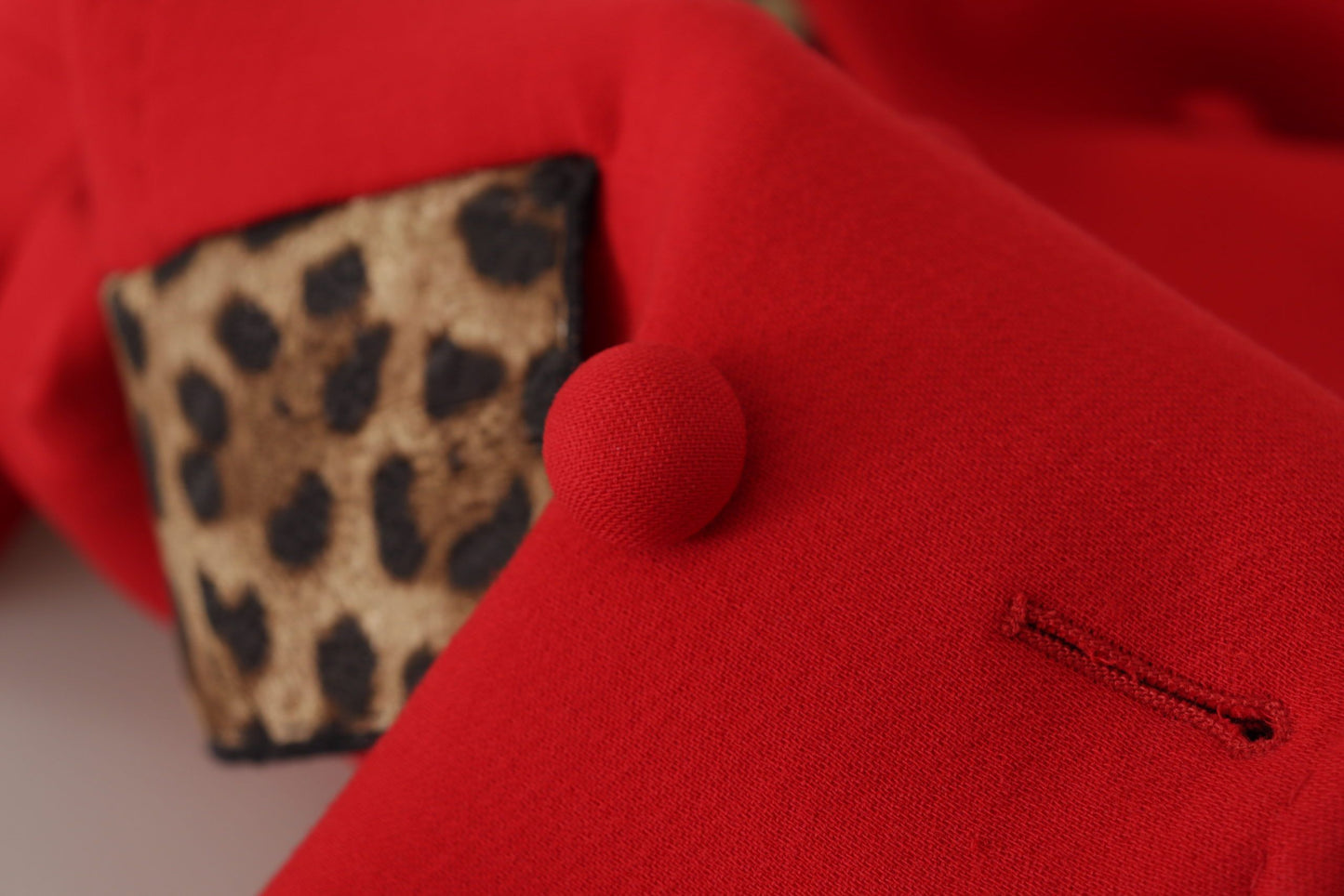 Gabardina de lana con estampado de leopardo rojo de Dolce & Gabbana