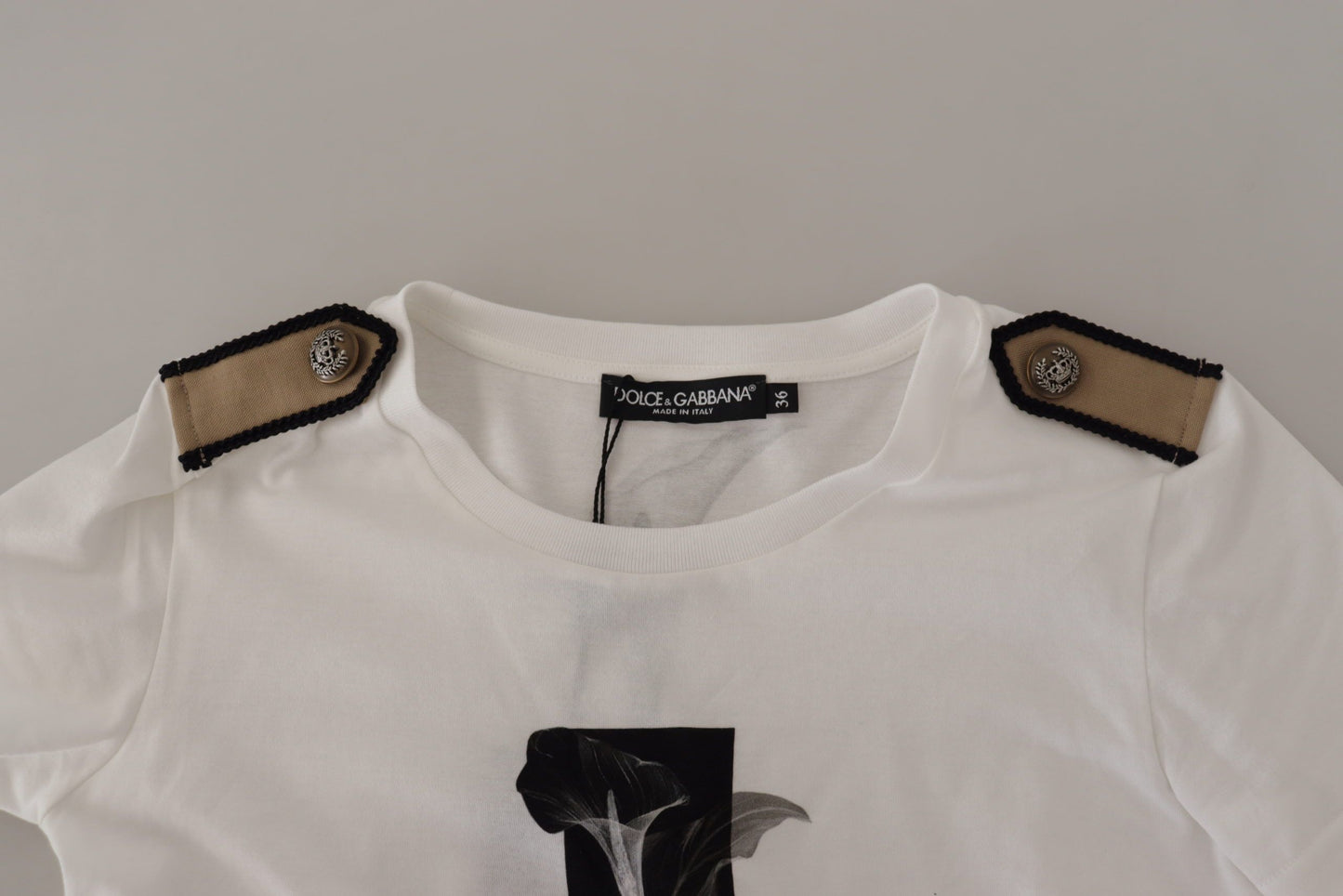 Camiseta de algodón con cuello redondo y estampado de rosas blancas y negras de Dolce & Gabbana
