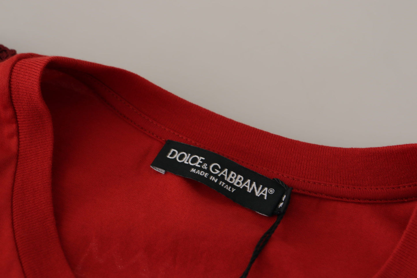 Camiseta de cuello redondo Dolce & Gabbana roja "Amor Vincit Omnia"