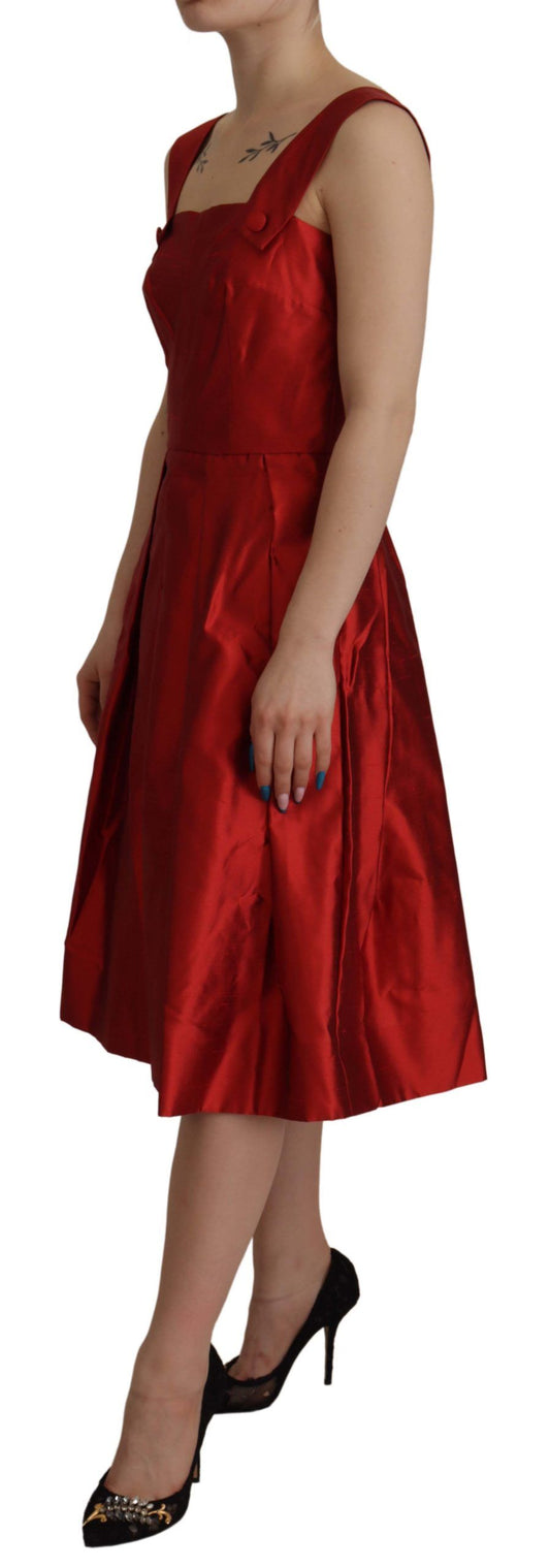 Vestido de satén y seda rojo plisado con corte A de Dolce & Gabbana