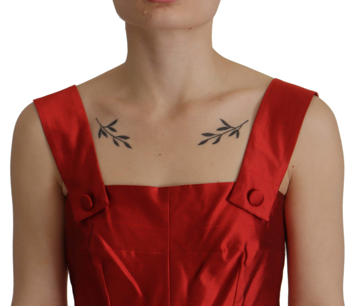 Vestido de satén y seda rojo plisado con corte A de Dolce & Gabbana