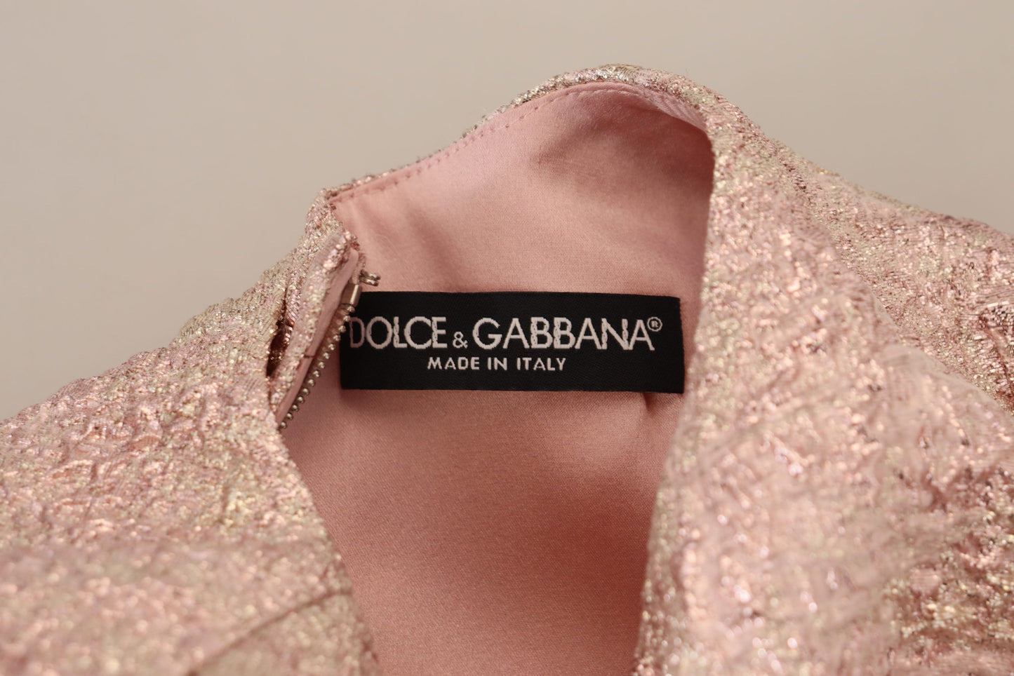 Vestido midi entallado de jacquard rosa de Dolce & Gabbana con manga francesa