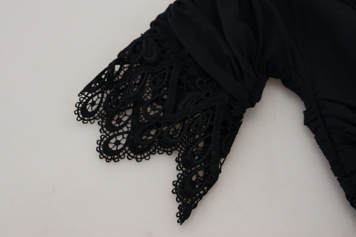 Vestido de seda entallado, tipo tubo, de encaje, midi, negro de Dolce & Gabbana