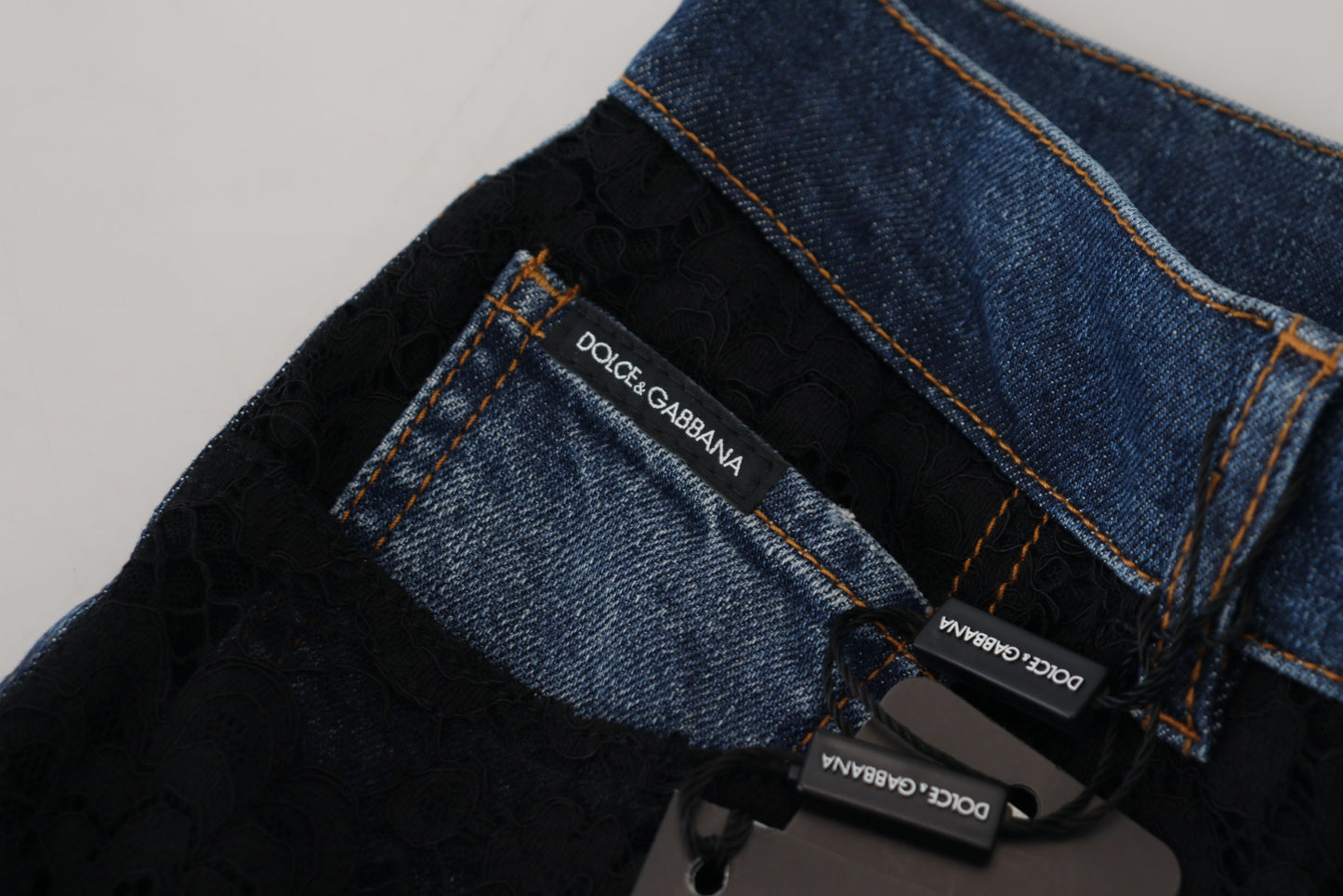 Dolce & Gabbana Vaqueros ajustados de mezclilla negros con encaje floral en la parte delantera