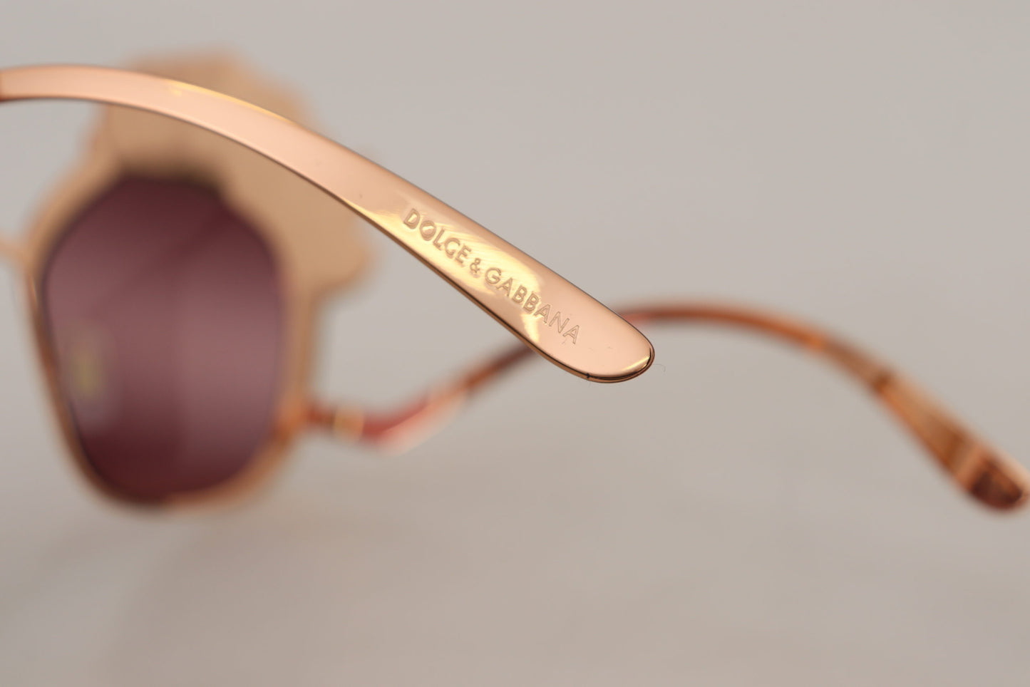 Gafas de sol Dolce & Gabbana DG2202 con bordado de lentejuelas de rosas en oro rosa