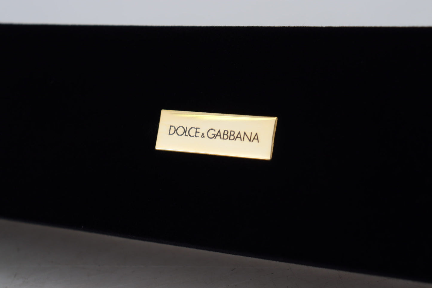 Caja de joyería/pulsera Dolce & Gabbana de terciopelo negro con placa de logotipo