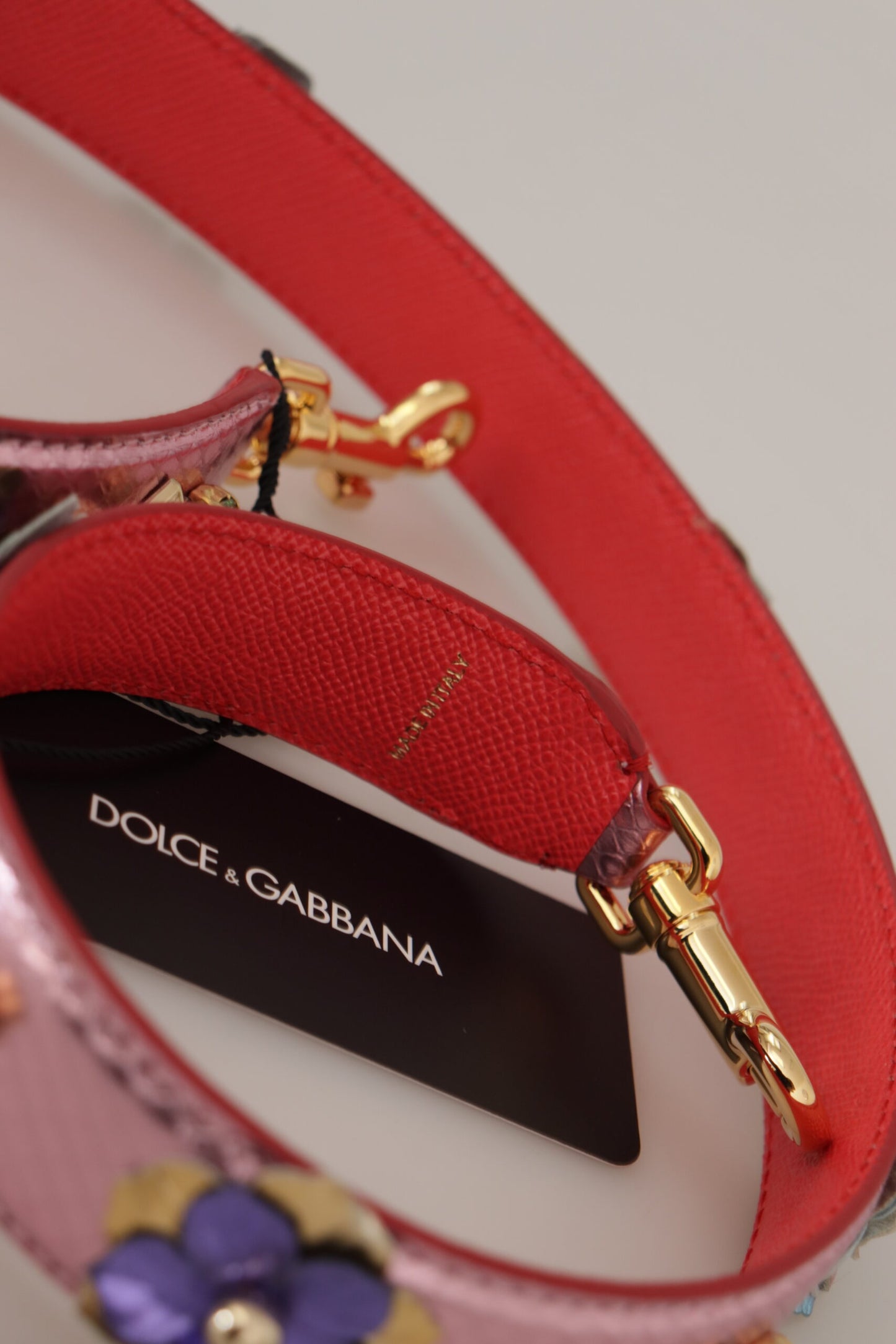Correa para el hombro con tachuelas en cuero rosa metálico de Dolce & Gabbana
