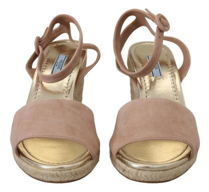 Sandalias de tacón con tira al tobillo de ante rosa Prada