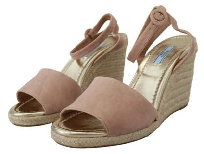Sandalias de tacón con tira al tobillo de ante rosa Prada