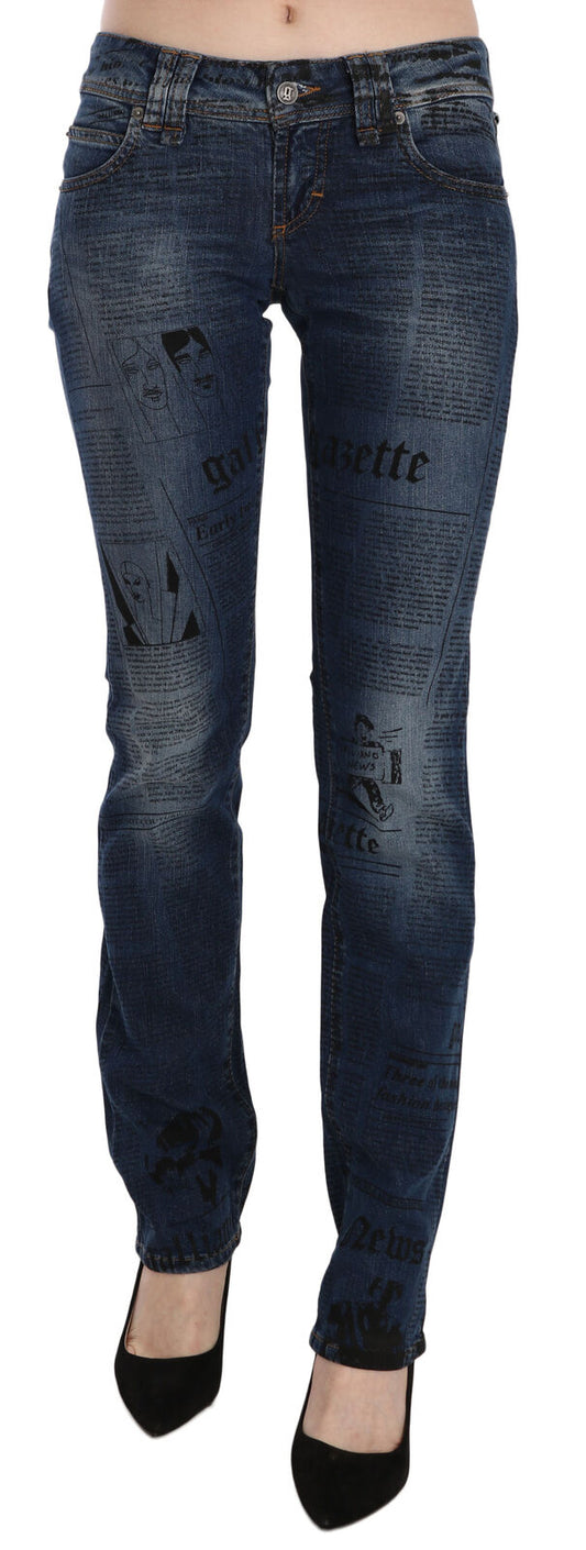 Pantalones vaqueros ajustados de tiro bajo con estampado de periódico azul de John Galliano