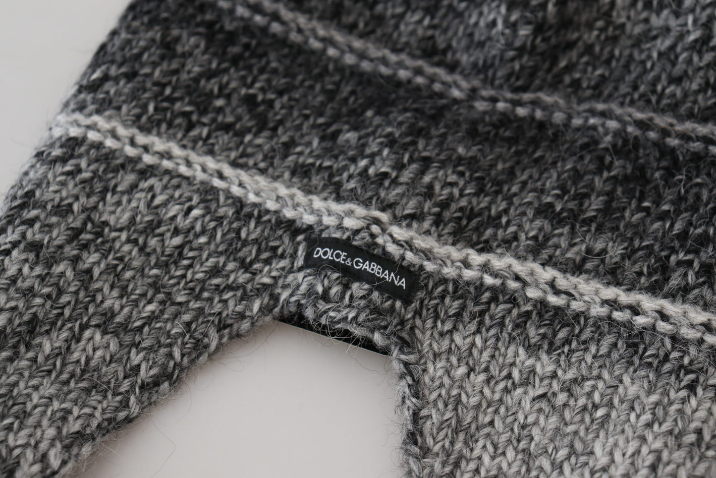 Gorro de punto Dolce & Gabbana gris cálido con forro polar y orejeras