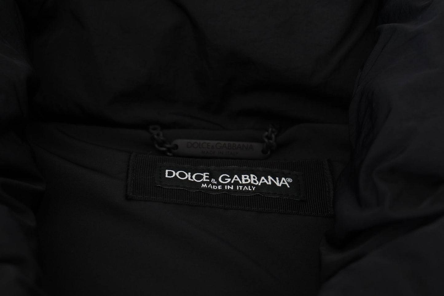 Chaqueta sin mangas negra Dolce & Gabbana con adorno metálico DG