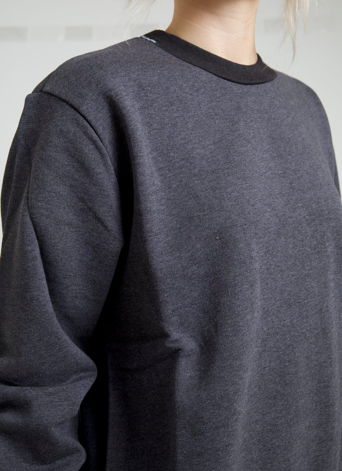 Suéter Dolce & Gabbana de algodón gris oscuro con cuello redondo