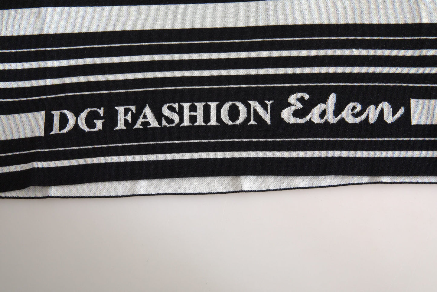 Dolce & Gabbana Camiseta de algodón blanco con cuello redondo DG Fashion