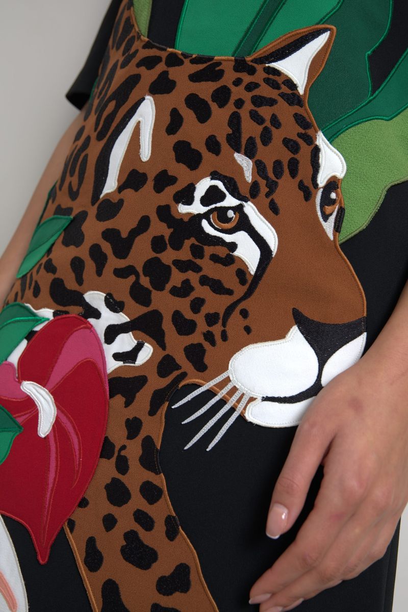 Vestido elástico tipo tubo con estampado de selva y tigre negro de Dolce & Gabbana