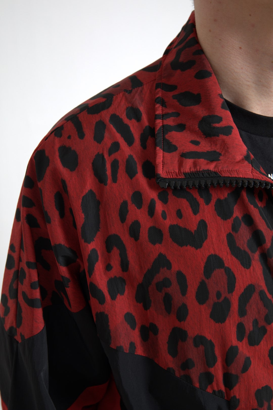 Chaqueta con cremallera completa de nailon con estampado de leopardo rojo de Dolce & Gabbana