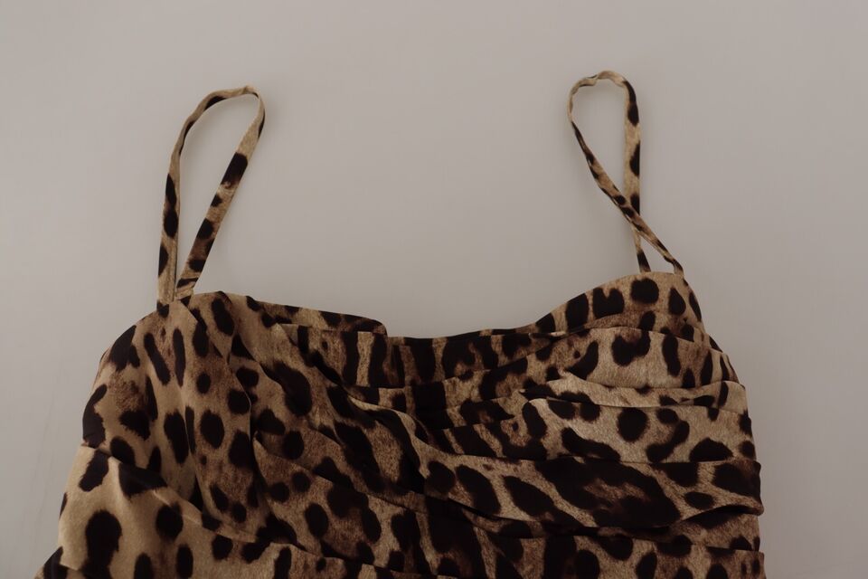 Vestido midi fruncido con estampado de leopardo marrón de Dolce & Gabbana