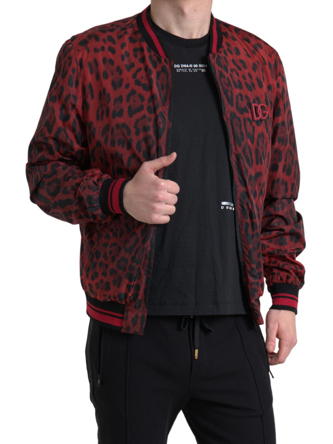 Chaqueta corta tipo bomber con estampado de leopardo rojo de Dolce & Gabbana