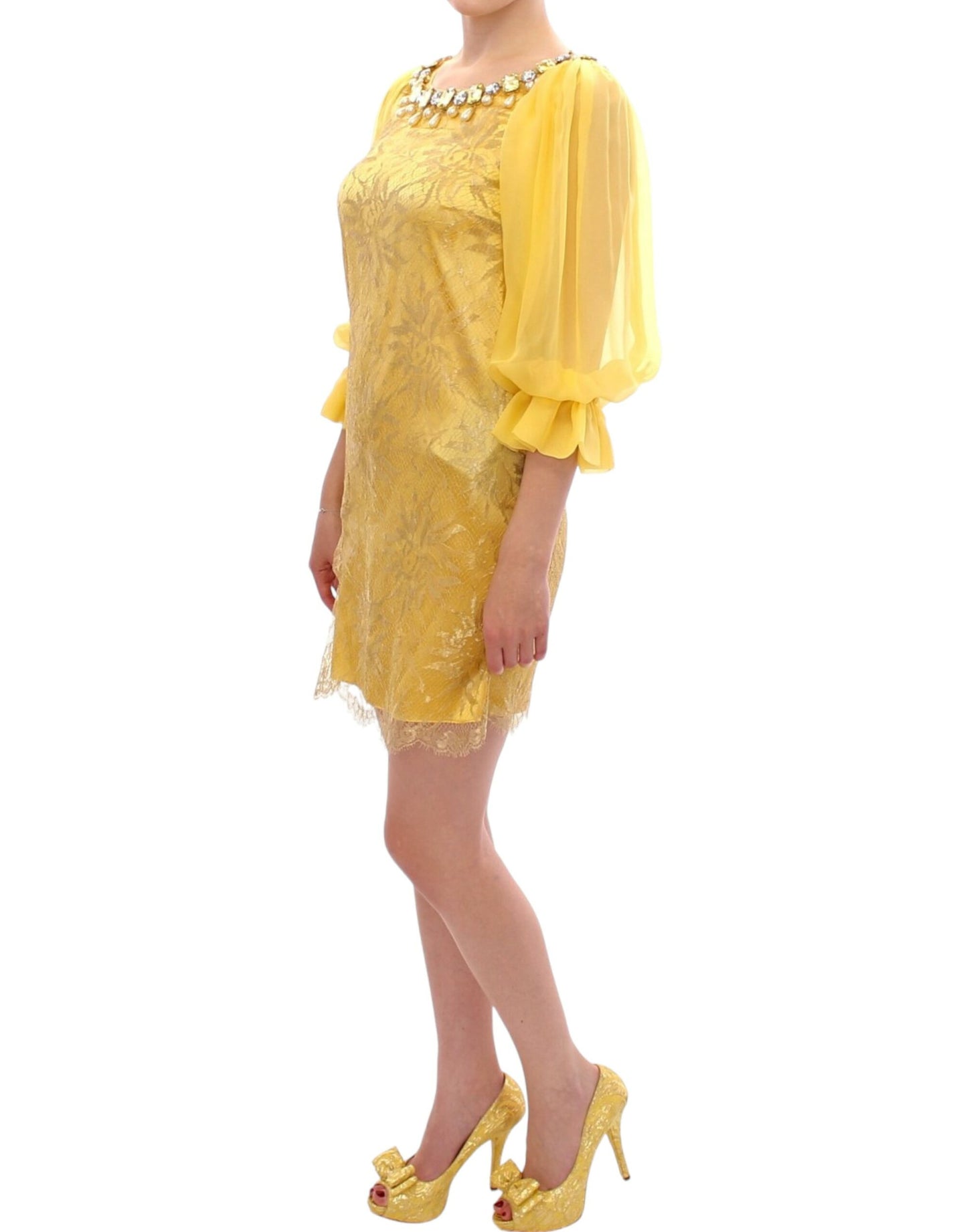 Vestido mini de encaje amarillo y cristales de Dolce & Gabbana
