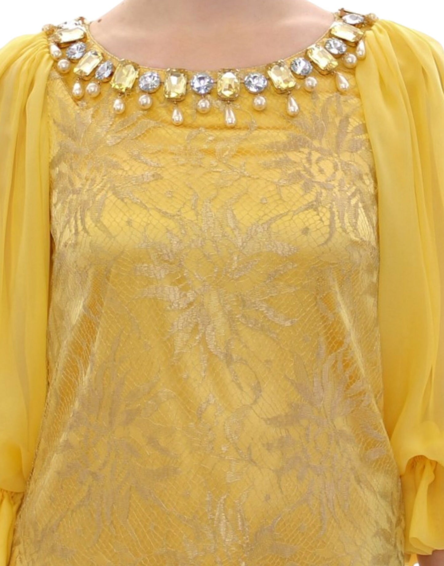 Vestido mini de encaje amarillo y cristales de Dolce & Gabbana