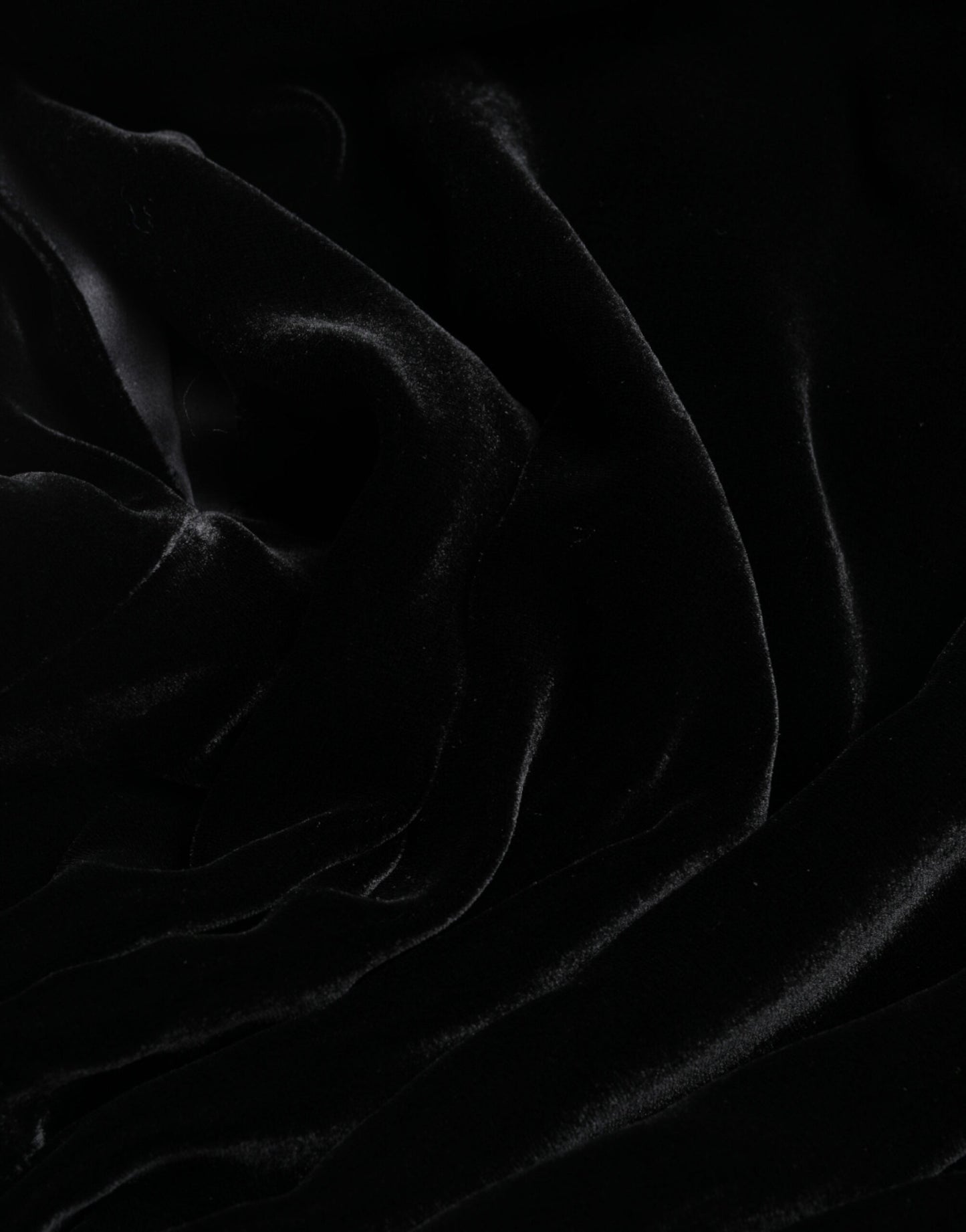 Dolce & Gabbana Blusa Negra de Terciopelo Entallada con Hombreras