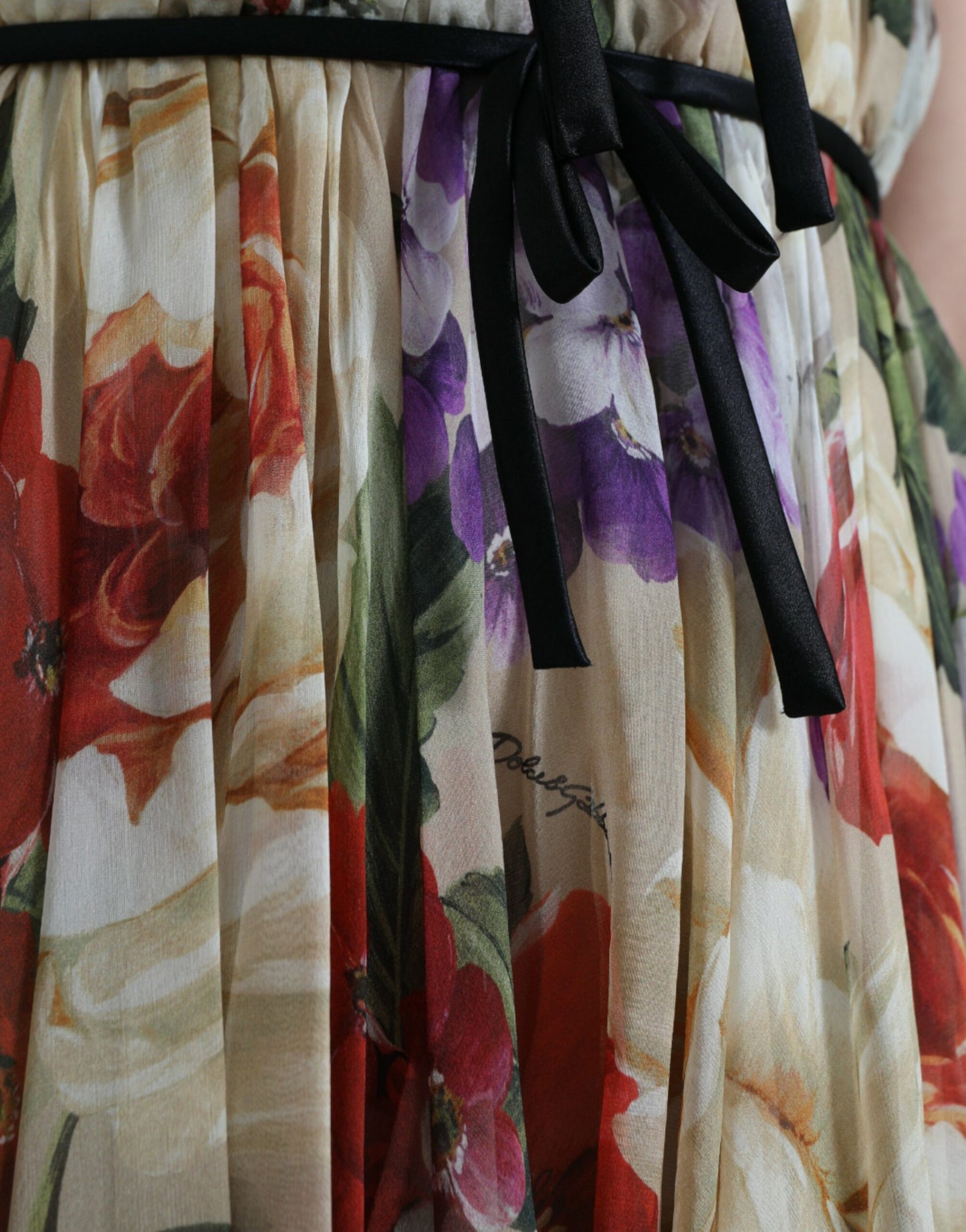 Minivestido evasé sin mangas con estampado floral en beige de Dolce & Gabbana