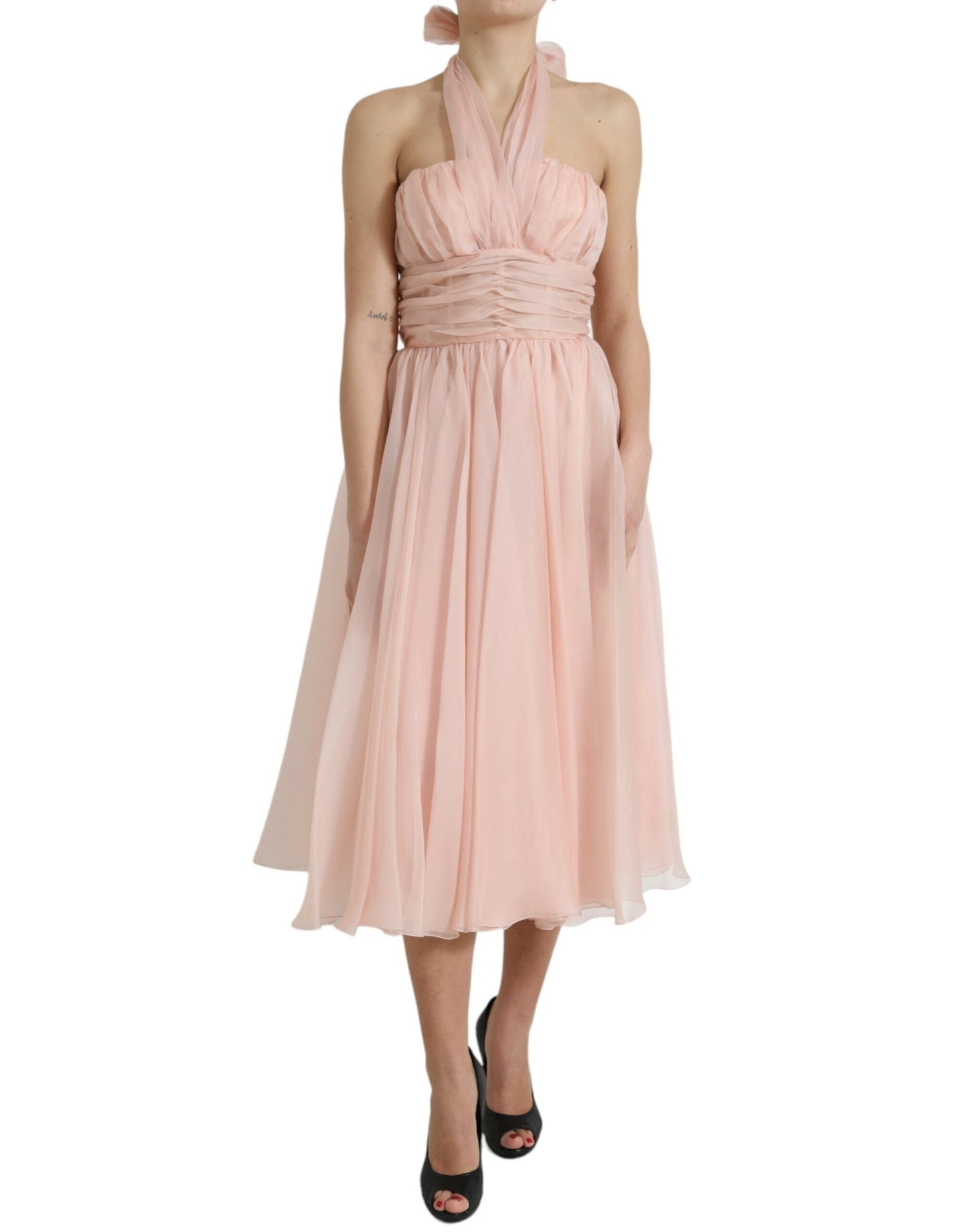 Vestido midi plisado de gasa de seda rosa con cuello halter de Dolce & Gabbana