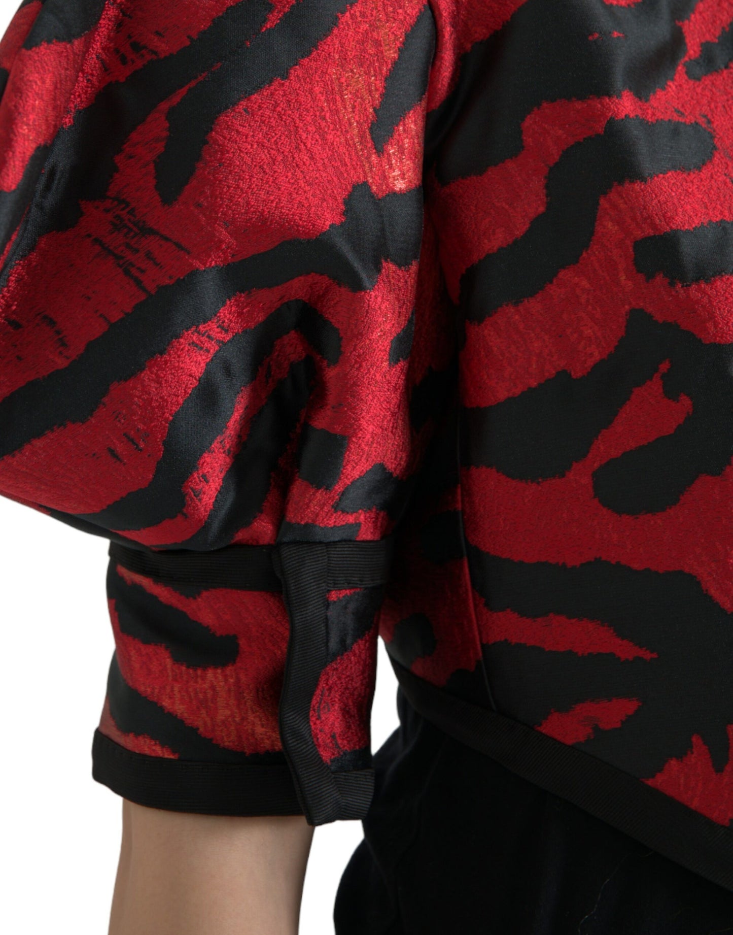 Chaqueta corta con estampado rojo y negro de Dolce & Gabbana