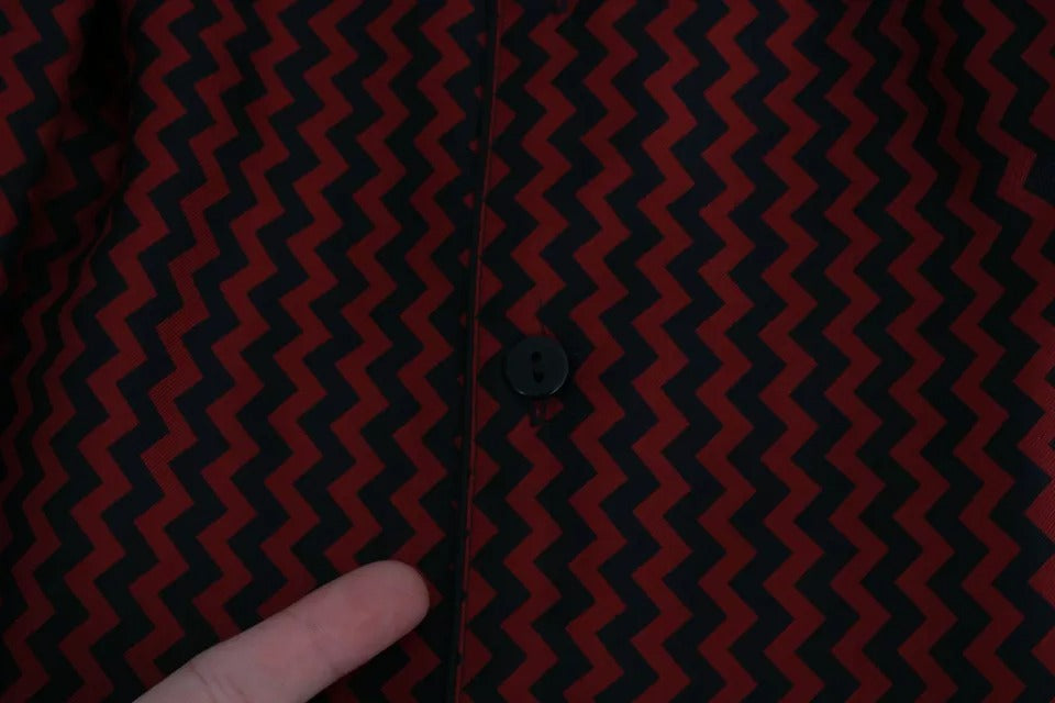 Camisa informal Dolce & Gabbana negra y roja con patrón en zigzag