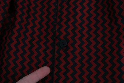Camisa informal Dolce & Gabbana negra y roja con patrón en zigzag