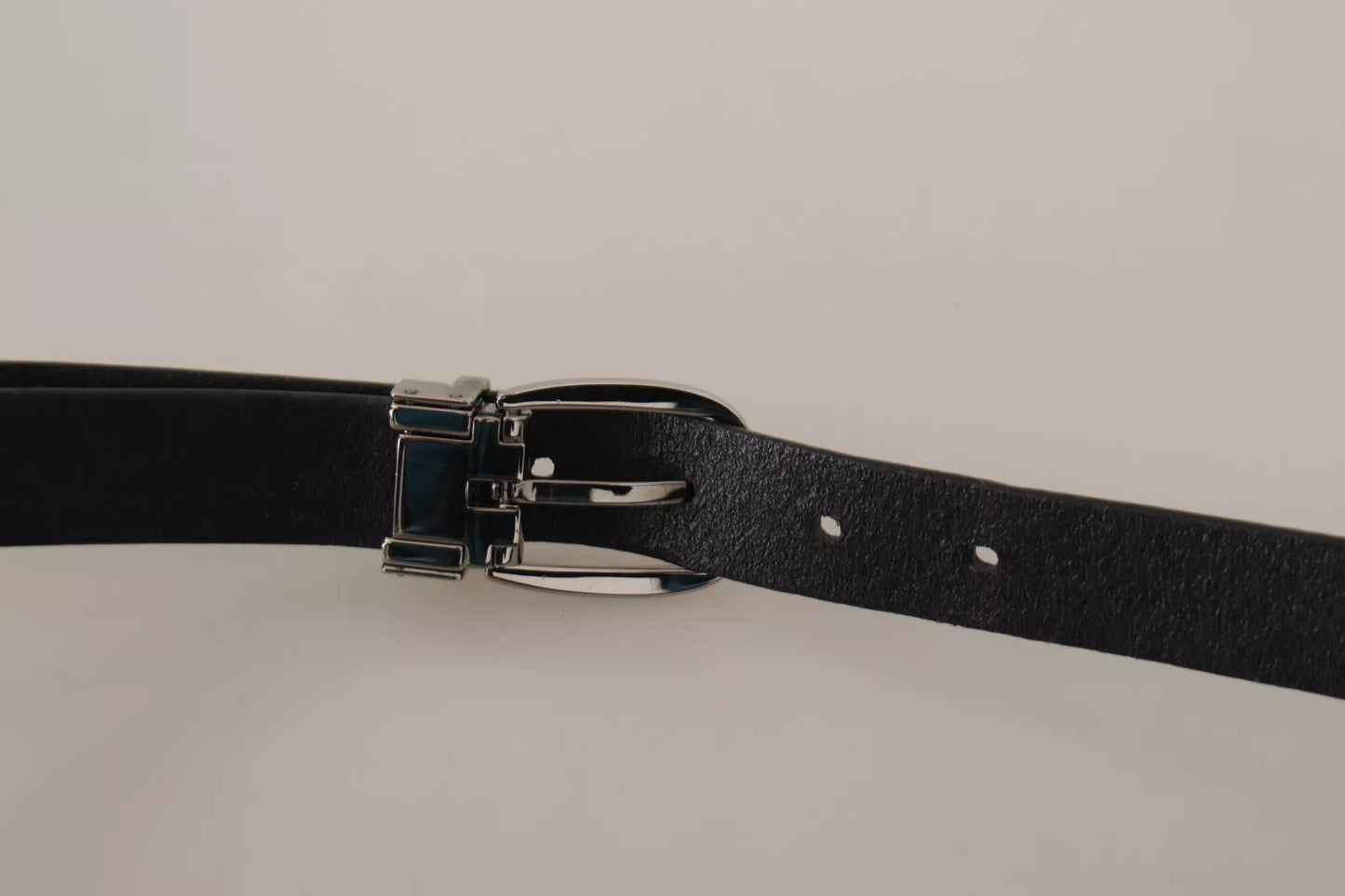 Dolce & Gabbana Cinturón Clásico de Piel Negra con Hebilla de Metal Tono Plateado