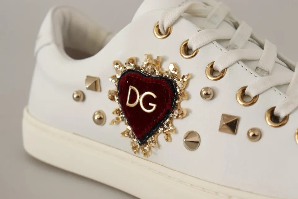 Zapatillas Dolce & Gabbana de cuero blanco con corazón dorado y rojo