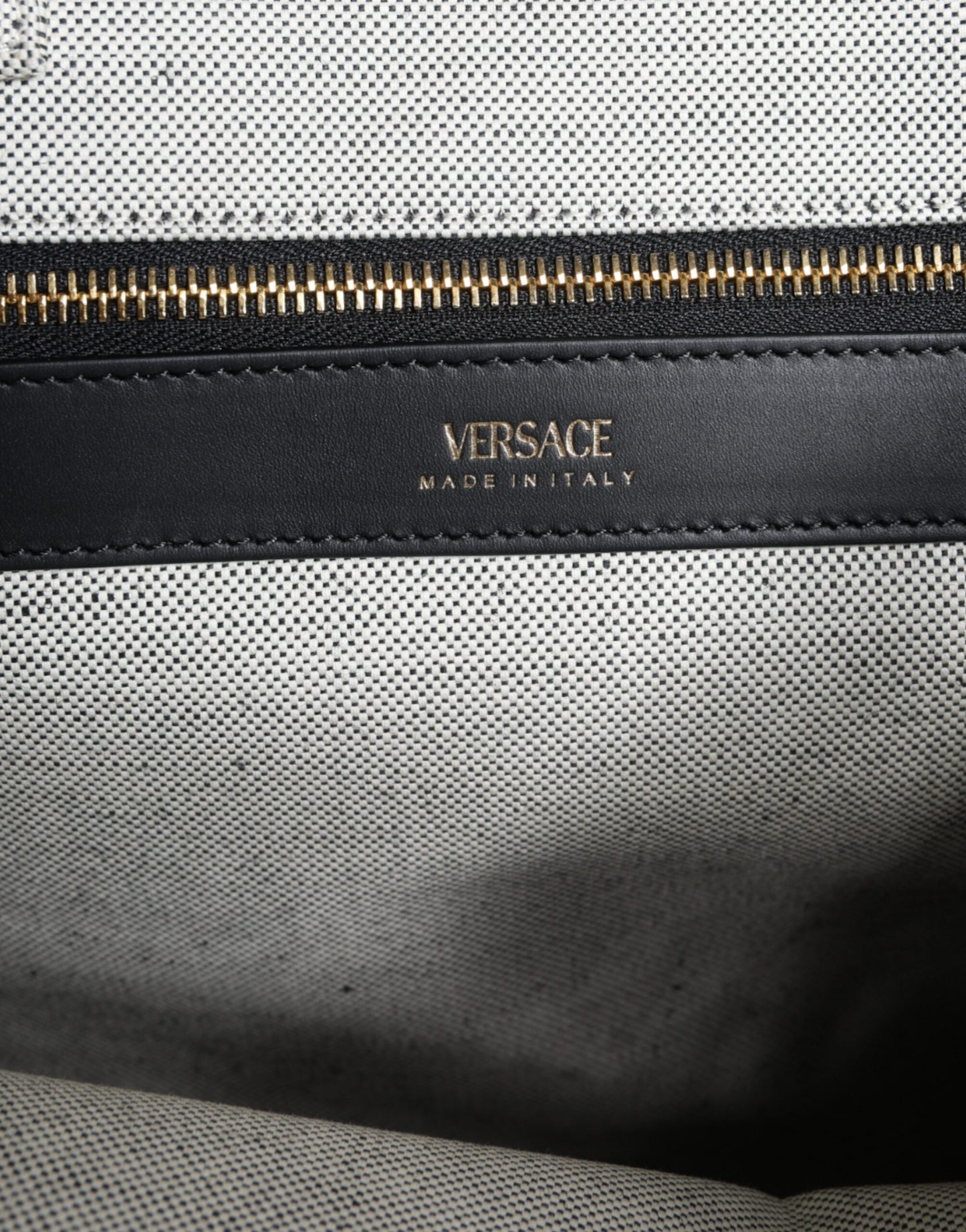 Bolso tote cruzado de lona y cuero con asa superior, logo y color blanco de Versace