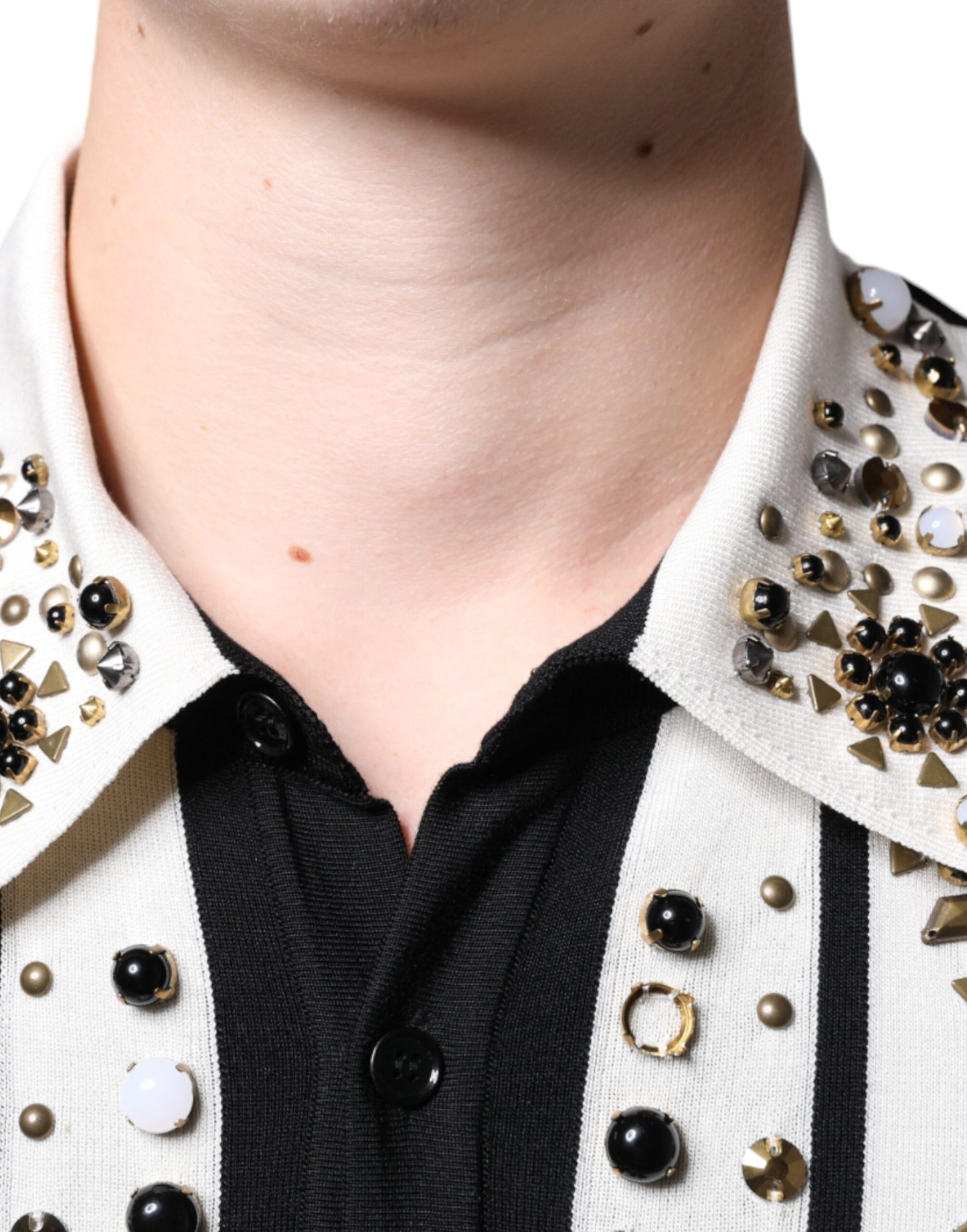 Camisa de seda de Dolce & Gabbana en blanco y negro con tachuelas y cristales