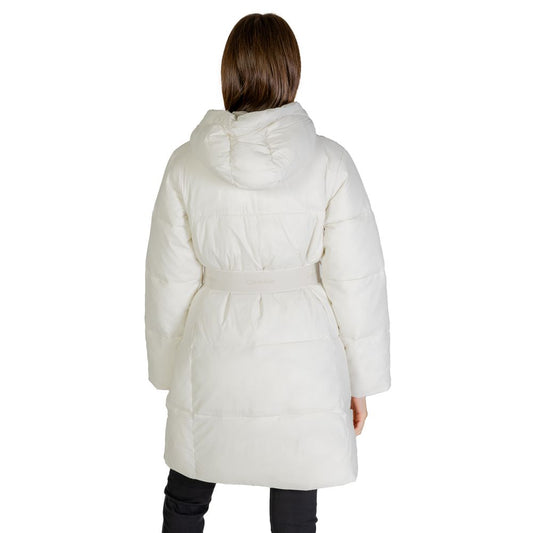 Abrigo Calvin Klein Jeans de nailon color crema