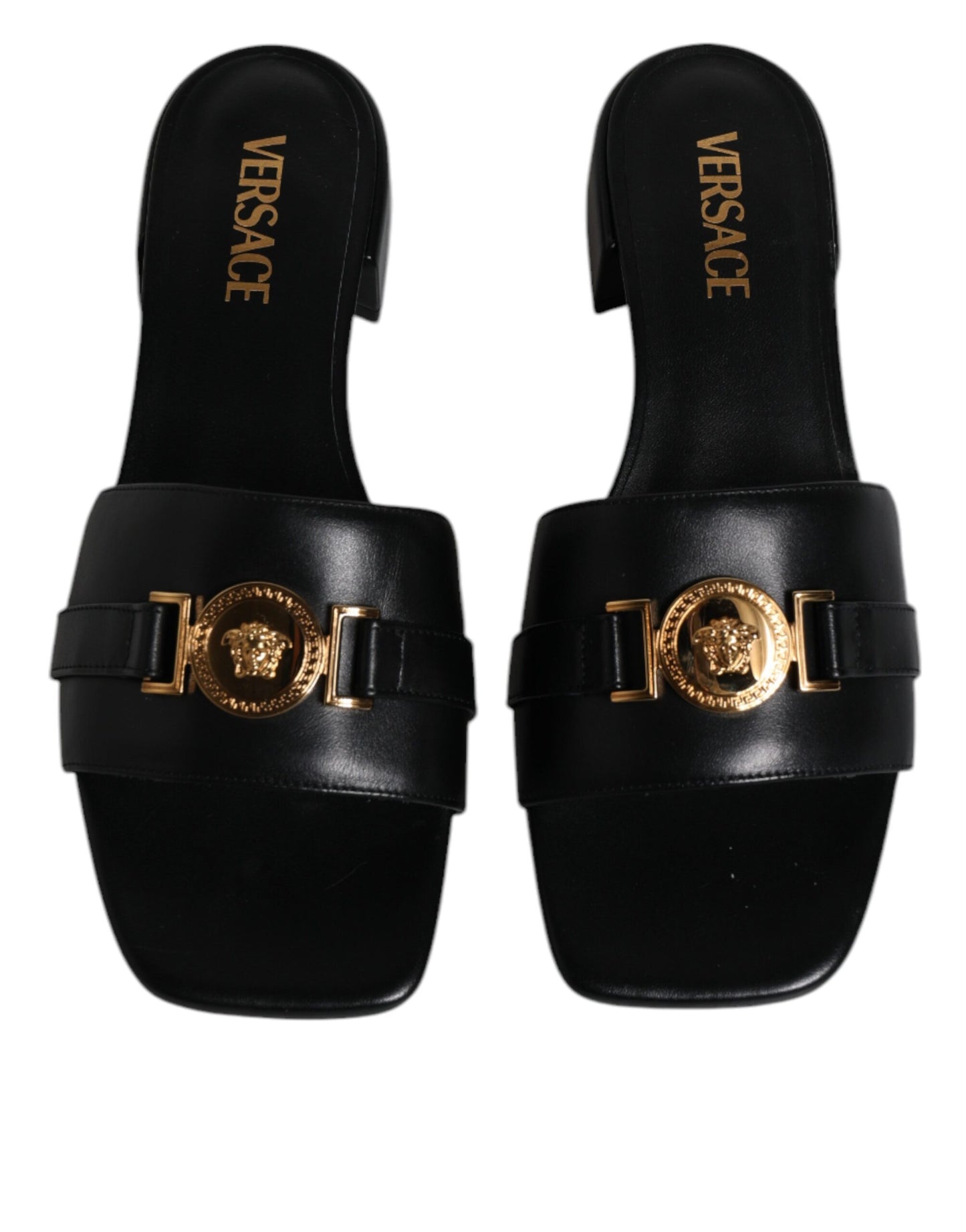 Versace Zapatillas Destalonadas Planas de Cuero Negro con Placa del Logo
