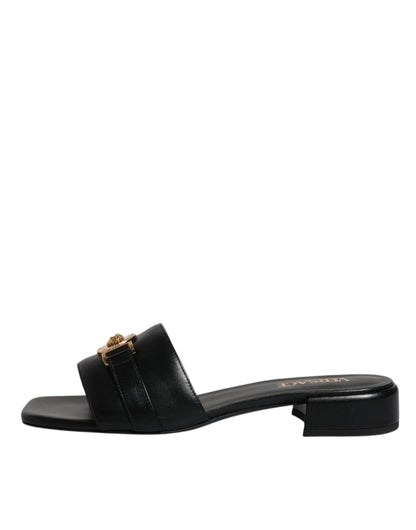 Versace Zapatillas Destalonadas Planas de Cuero Negro con Placa del Logo