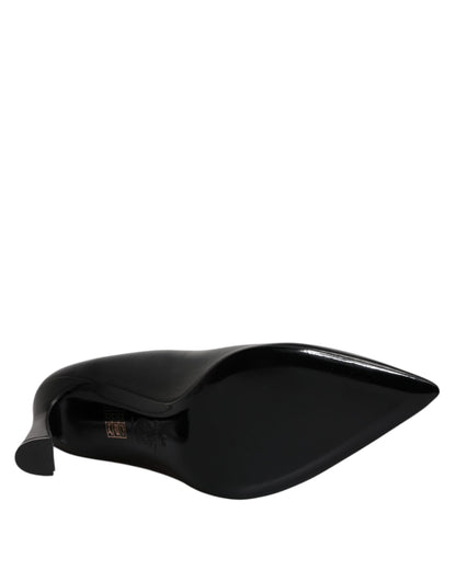 Zapatos de tacón Versace de cuero negro con placa del logo