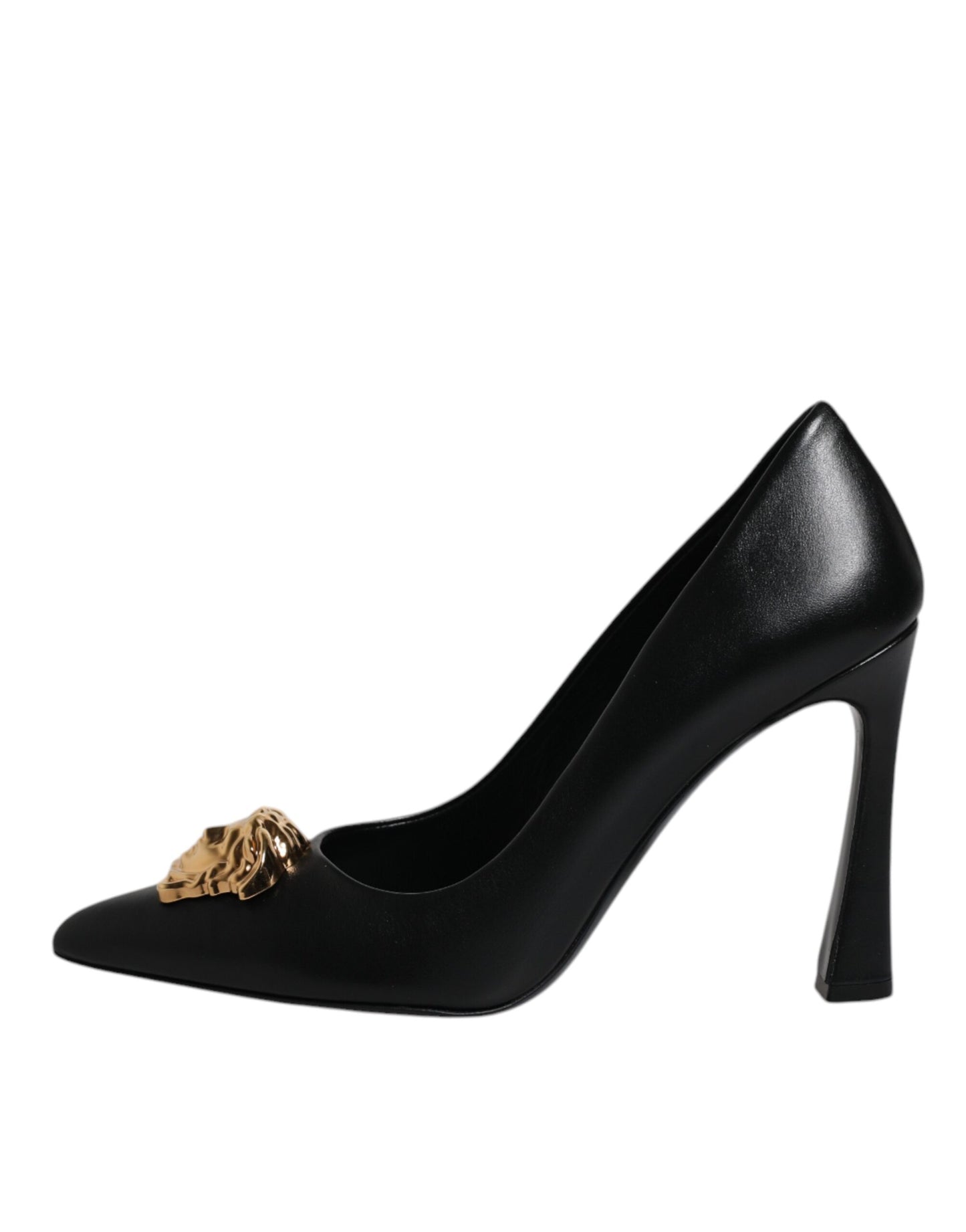 Zapatos de tacón Versace de cuero negro con placa del logo
